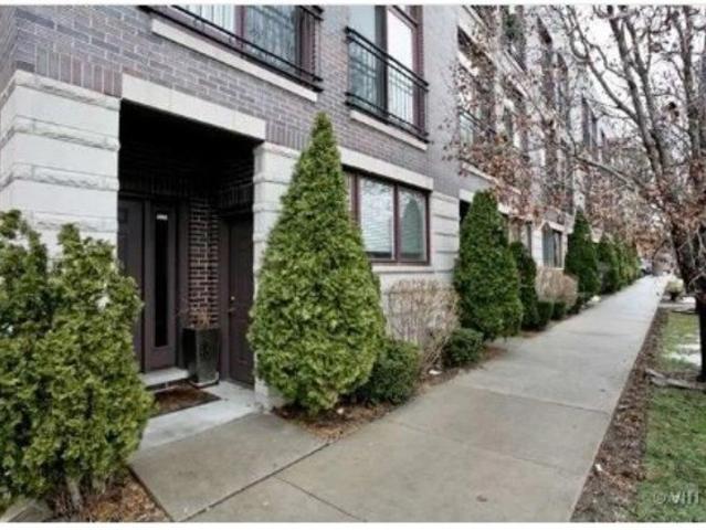Townhouse for sale in Chicago Park, Illinois