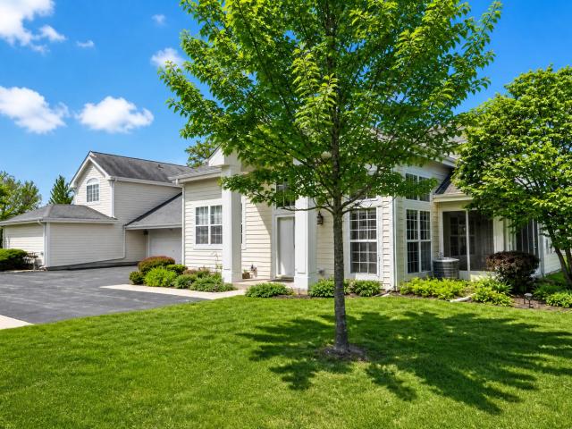 Townhouse for sale in Mchenry, Illinois