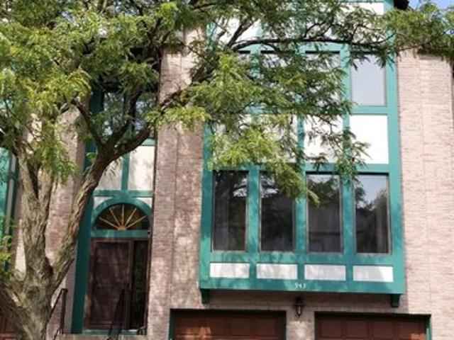 Townhouse for sale in Arlington Heights, Illinois