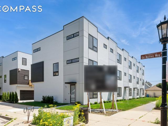 Townhouse for sale in Forest Park