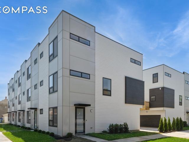 Townhouse for sale in Forest Park