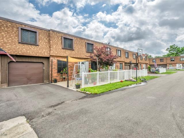 Condo for sale in Medina