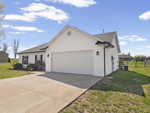 House for sale in Harrisburg, Missouri