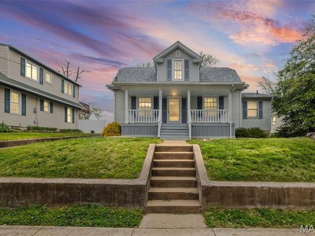 House for sale in Alton, Illinois