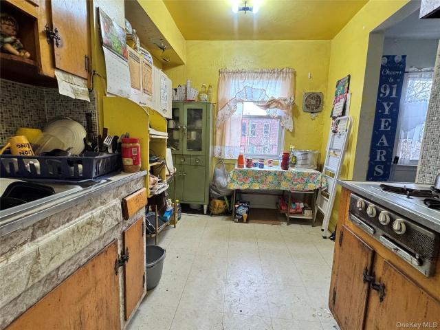 House for sale in The Bronx, Arverne