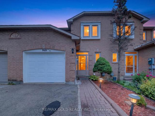 Townhouse for sale in Woburn, Ontario