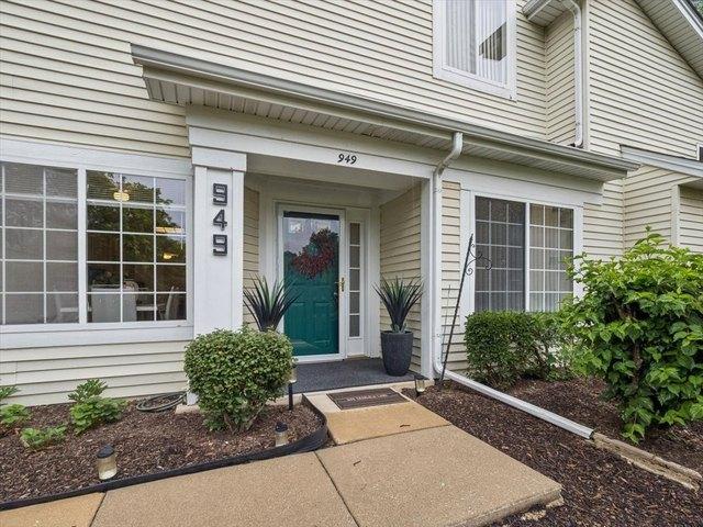 Townhouse for sale in Elk Grove Village, Illinois