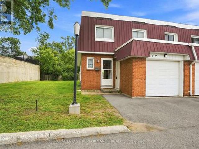 Townhouse for sale in Viscount Alexander Park, Ottawa