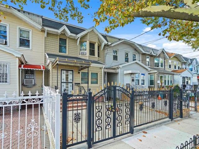 House for sale in Queens, Arverne