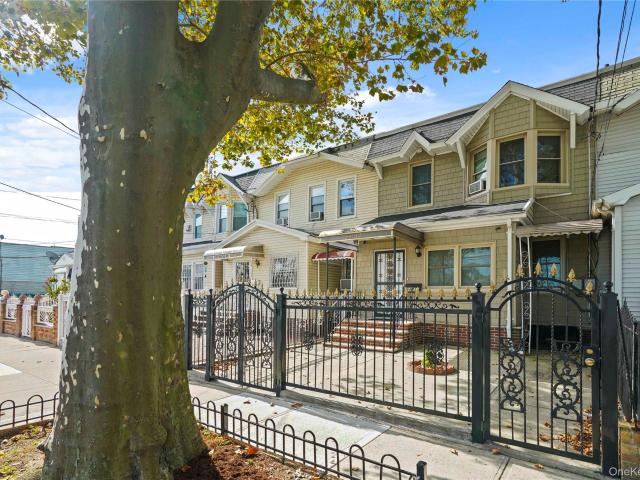 House for sale in Queens, Arverne
