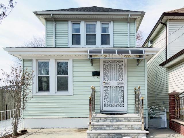 House for sale in Queens, Arverne
