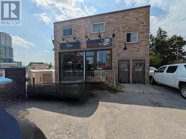 Commercial for rent in Barrie, Ontario