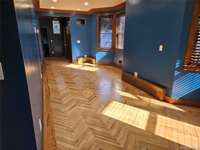 Property for rent in Glenwood, New York