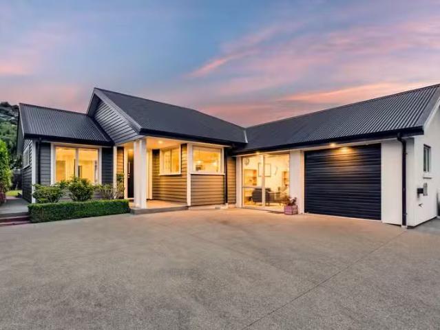 House for sale in Chaslands, Canterbury