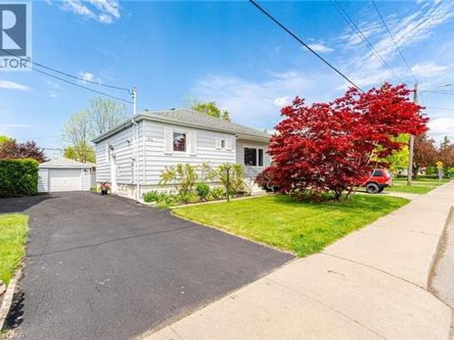 House for sale in Ancaster, Ontario