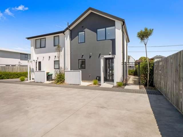 Townhouse for sale in Edgeware, Canterbury