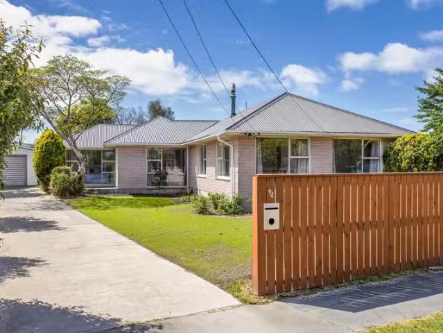 House for sale in Chaslands, Canterbury