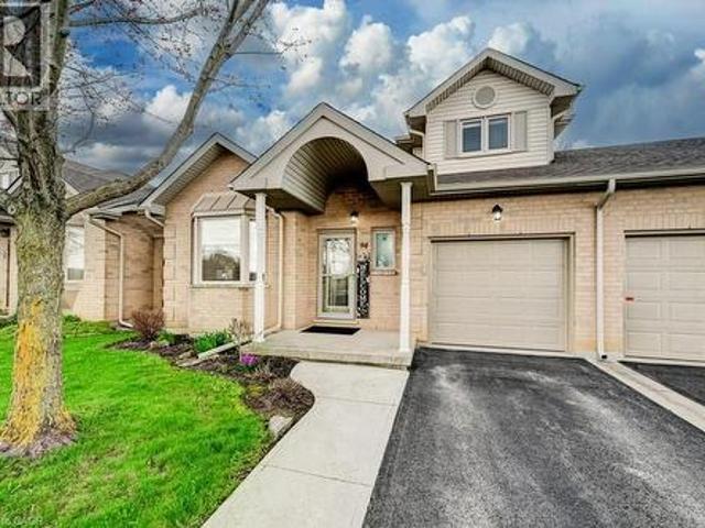 Townhouse for sale in Ancaster, Ontario