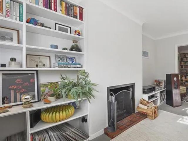 House for rent in Brondesbury, Greater London