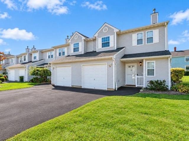 House for sale in Southwind Village, Town of Islip