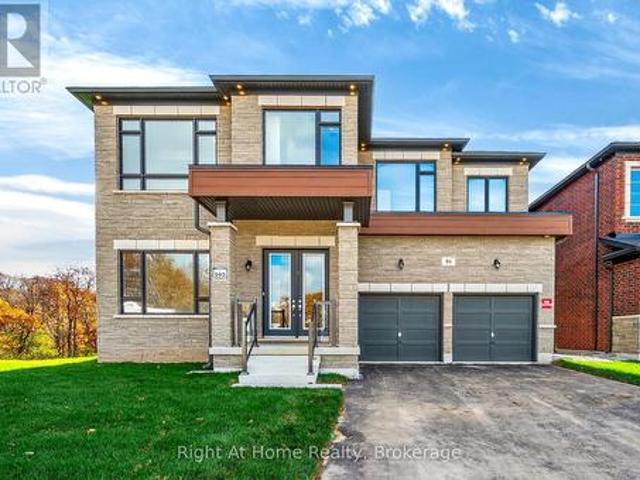 House for sale in Ancaster, Ontario
