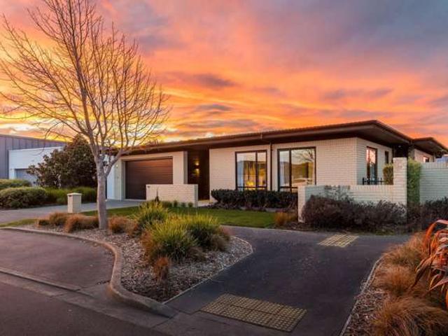 House for sale in Chaslands, Canterbury