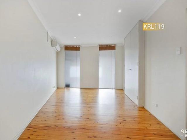 Townhouse for rent in Sydney, New South Wales
