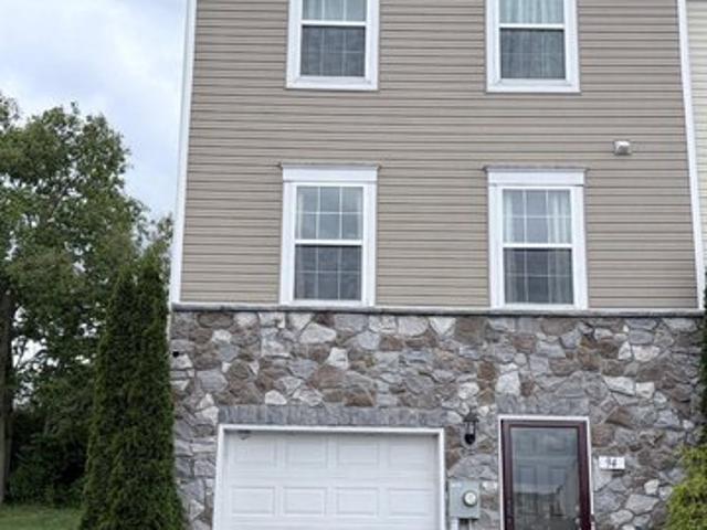 Townhouse for sale in Falling Waters, West Virginia