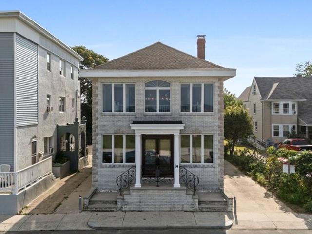 House for sale in Cottage Hill, Winthrop
