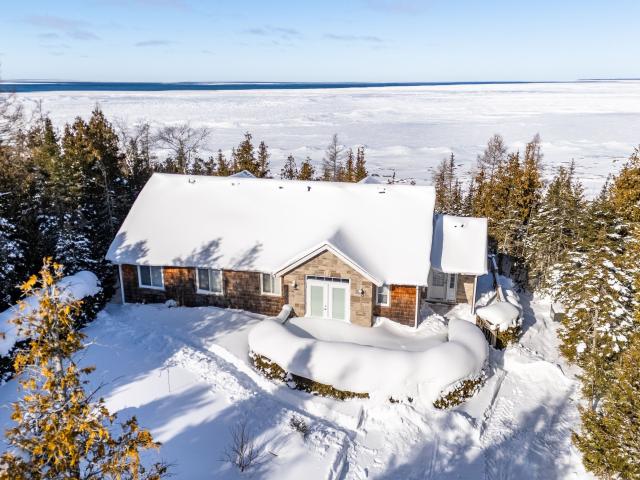 House for sale in Ontario