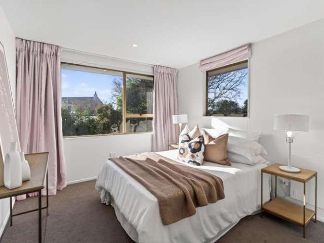 House for sale in Chaslands, Canterbury