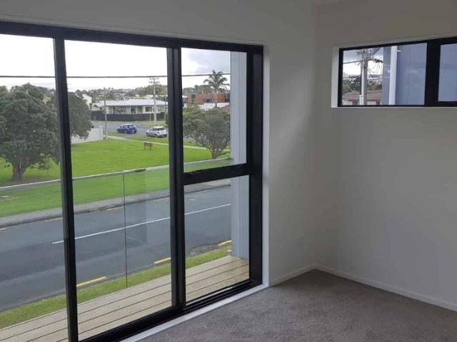 Townhouse for rent in Whangaparaoa