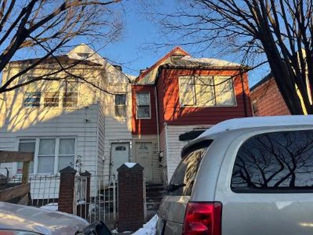 House for sale in Queens, Arverne