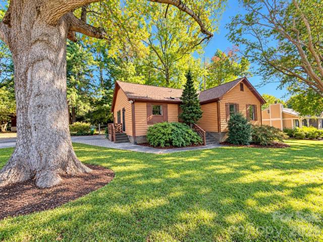 House for sale in Timber Ridge, Mint Hill