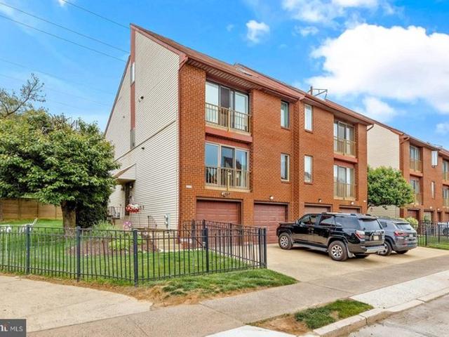 Condo for sale in Philadelphia, Pennsylvania