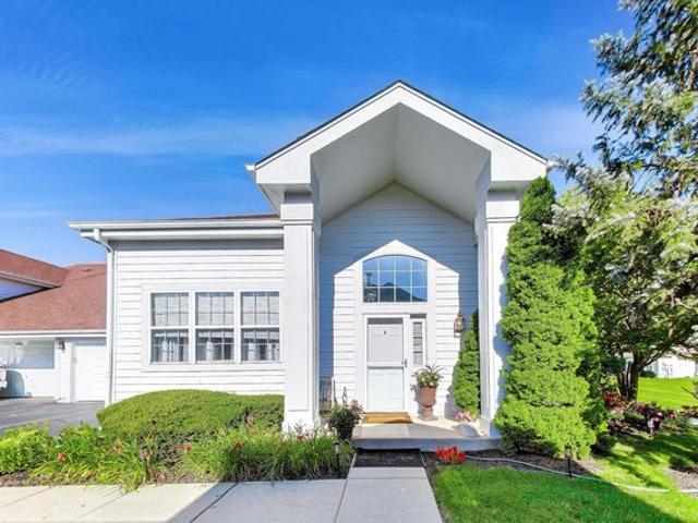 Townhouse for sale in Mchenry, Illinois