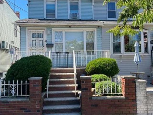 House for sale in Queens, Arverne