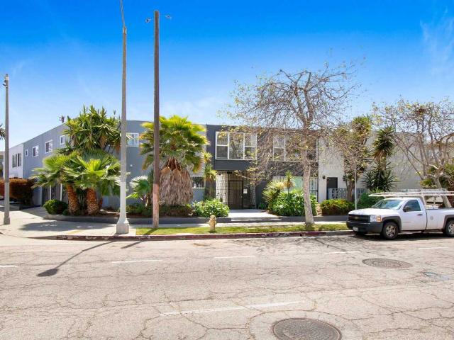 Apartment for rent in Canoga Park, California