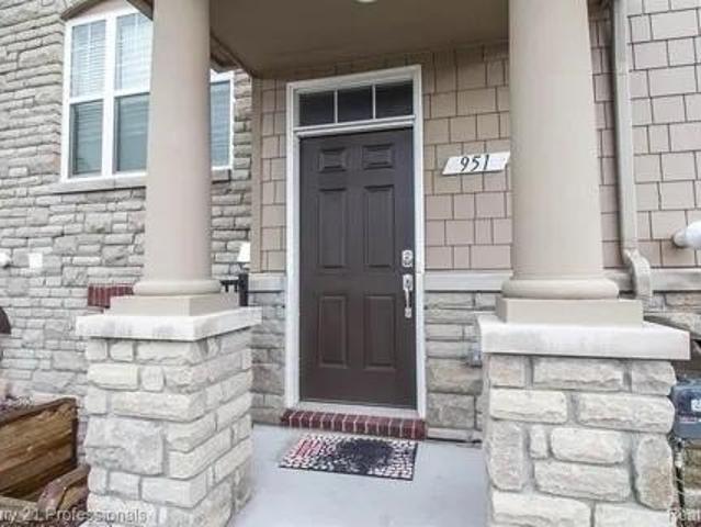 Townhouse for rent in Rochester Hills, Michigan