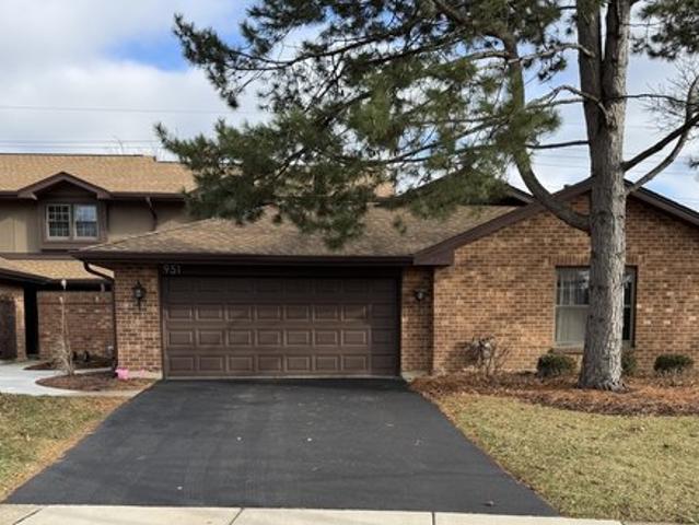 Townhouse for sale in Westmont, Illinois