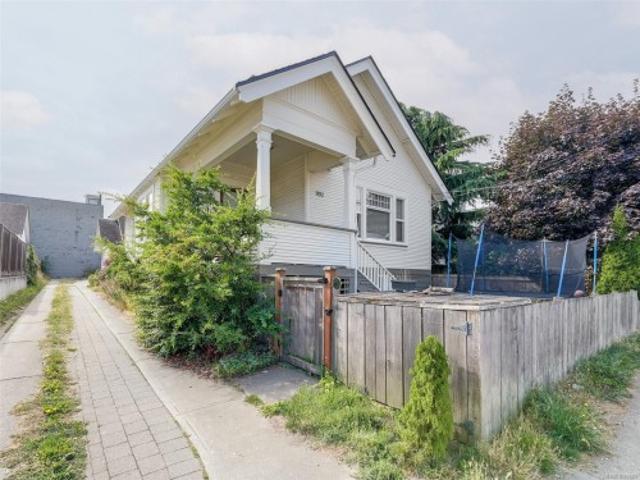 House for sale in Victoria, British Columbia