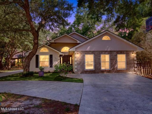 House for sale in Diamondhead, Mississippi