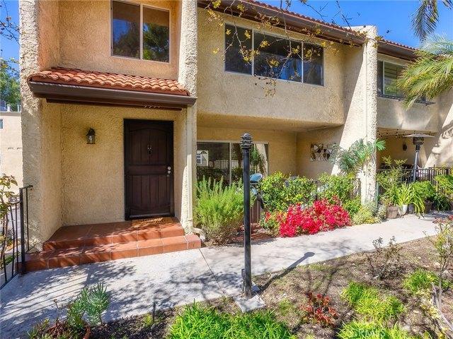 Townhouse for sale in Canoga Park, California