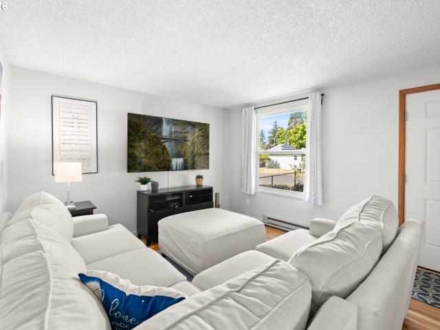 House for sale in Harmony Point, Milwaukie