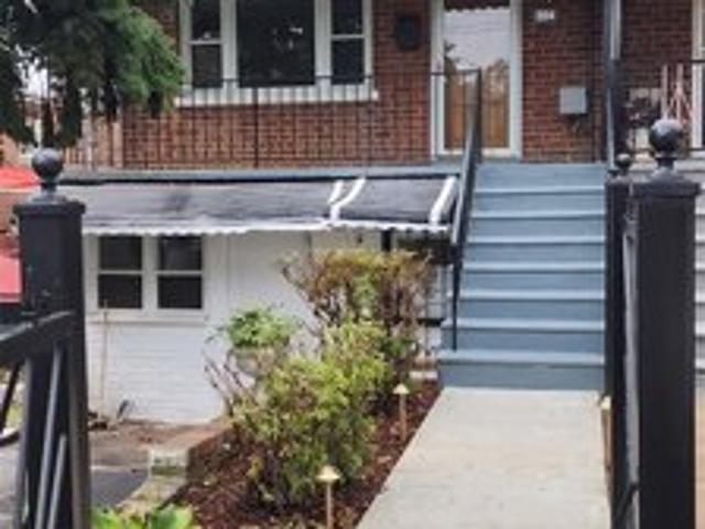 House for sale in The Bronx, Arverne