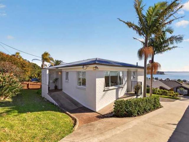 Townhouse for rent in Whangaparaoa, Oroua County
