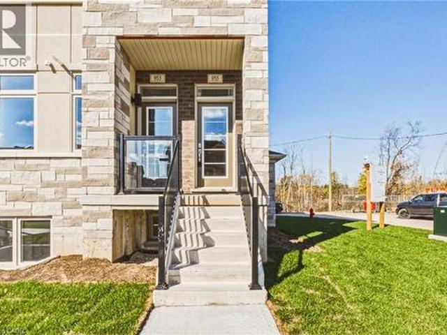 Townhouse for rent in Braeheid Survey, Hamilton