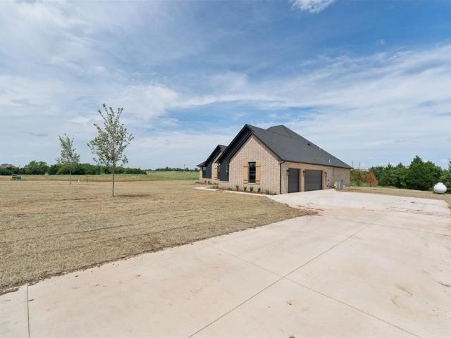 House for sale in Guthrie, Logan County
