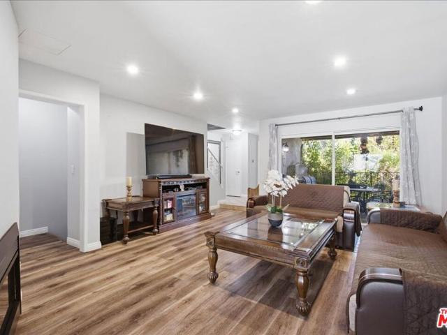 Townhouse for sale in Canoga Park, California