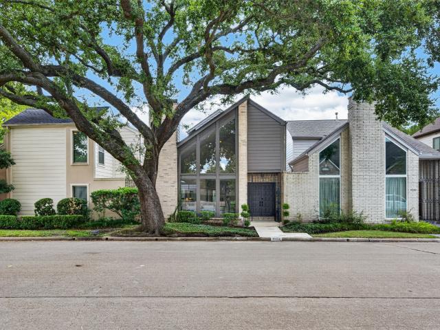 House for sale in Woodlake Forest, Houston